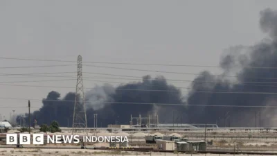 Serangan Pesawat Nirawak Iran Guncang UEA: 15 Rudal Dicegat, Kilang Fujairah Terbakar