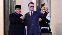 Seskab Teddy Gelar Diskusi Intensif 2 Jam dengan Macron dan Prabowo: Energi, Ekonomi, serta Pendidikan Nasional