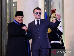 Seskab Teddy Gelar Diskusi Intensif 2 Jam dengan Macron dan Prabowo: Energi, Ekonomi, serta Pendidikan Nasional