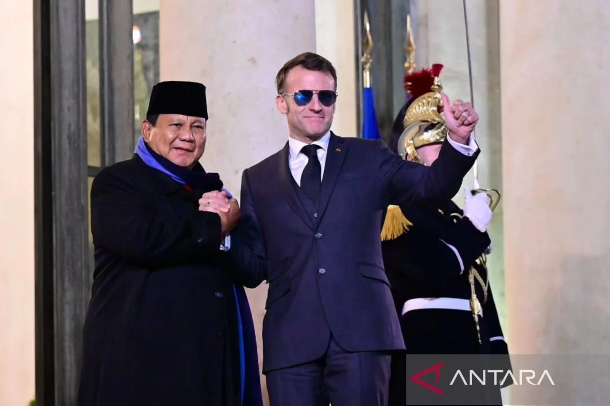 Seskab Teddy Gelar Diskusi Intensif 2 Jam dengan Macron dan Prabowo: Energi, Ekonomi, serta Pendidikan Nasional