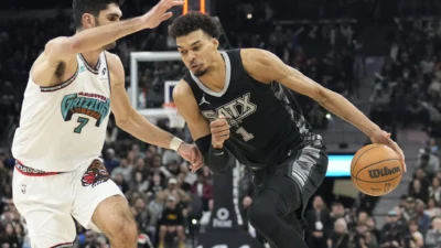 Spurs Menghadapi Krisis Punggung Sebelum Game 5, Wembanyama Siap Beraksi