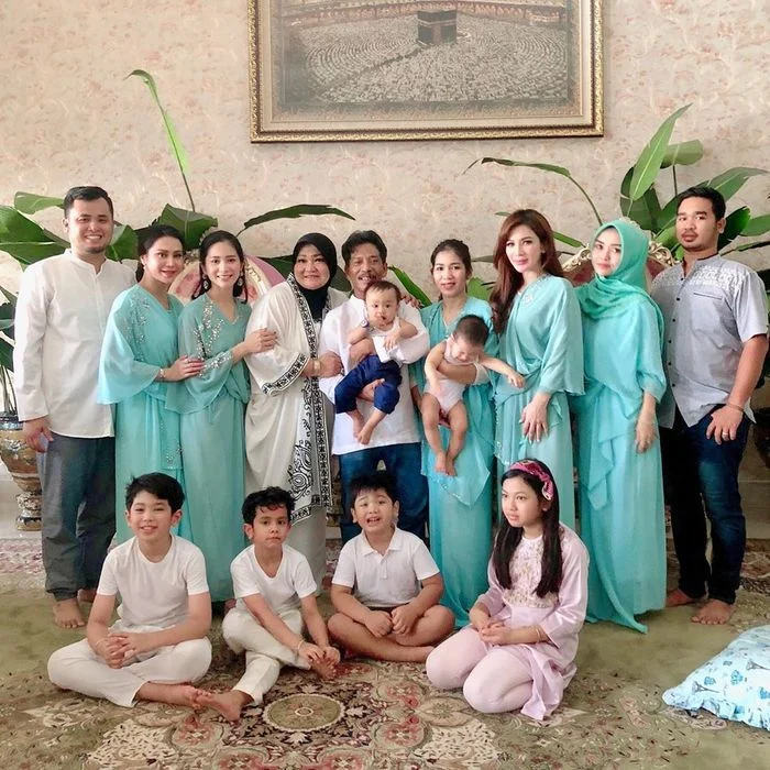 Tangis Bunga Zainal Saat Live Bongkar Perseteruan dengan Ibu dan Saudara, Geram Disebut Anak Durhaka