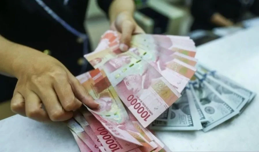 Tekanan Timur Tengah Belum Reda, Rupiah Tertekan ke Rp17.394