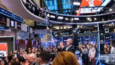 Wall Street Pesta Lagi, Nasdaq Terbang ke Rekor Baru