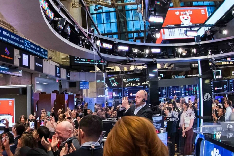 Wall Street Pesta Lagi, Nasdaq Terbang ke Rekor Baru