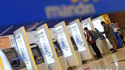 Bank Mandiri Mulai Mengenakan Biaya Tarik Tunai Tanpa Kartu