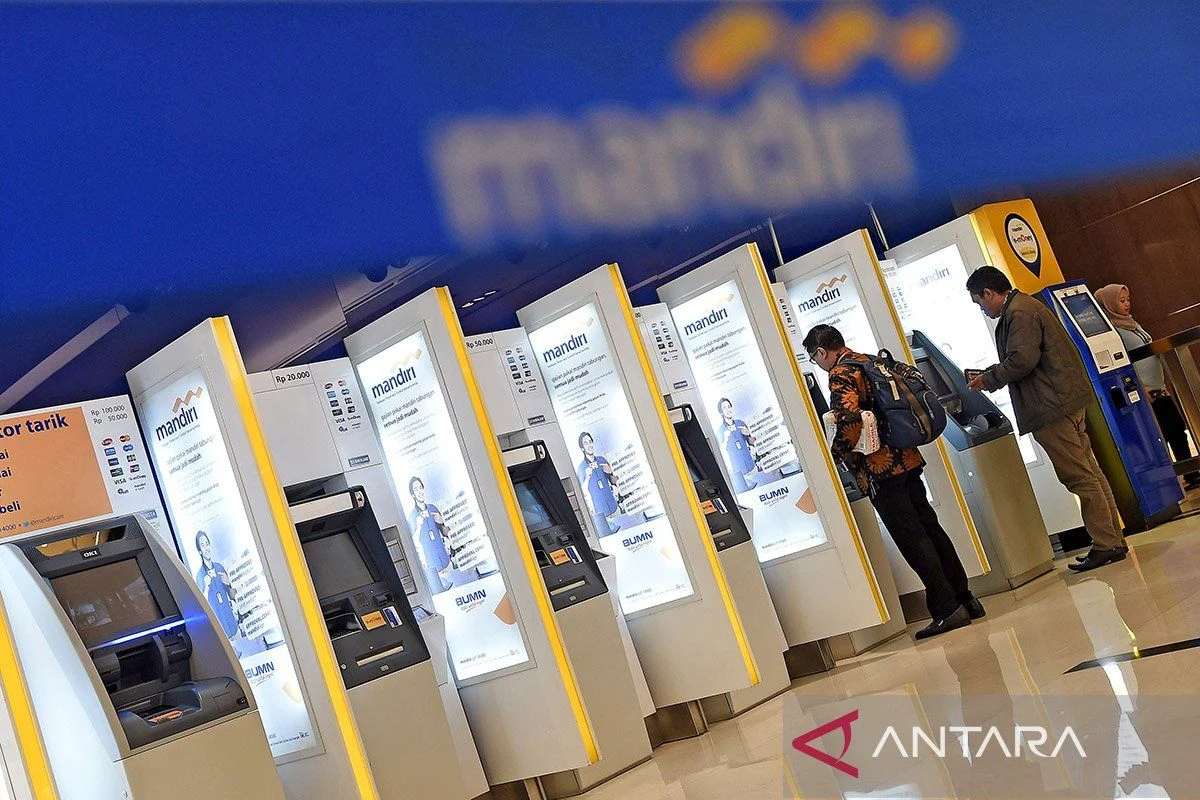 Bank Mandiri Mulai Mengenakan Biaya Tarik Tunai Tanpa Kartu