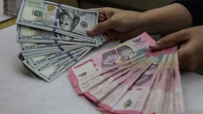 Rupiah Melemah Lagi Dekati Rp18 Ribu, Timur Tengah Masih Jadi Sentimen