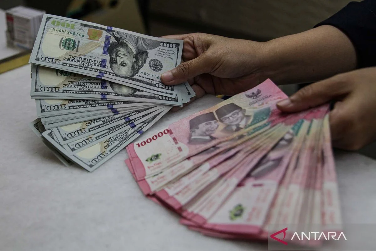 Rupiah Melemah Lagi Dekati Rp18 Ribu, Timur Tengah Masih Jadi Sentimen