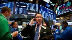 Wall Street Bergairah, Rekor Dow Jones Bayangi Pelemahan Saham Chip