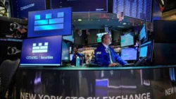 Wall Street Menguat, Investor Bersiap Sambut IPO SpaceX